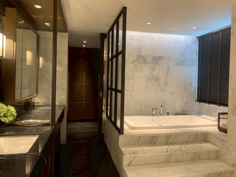 LTH15390 – Luxury Duplex Condo for Rent Phrom Phong | Exclusive City Lifestyle | Near BTS Phrom Phong | 200,000 THB