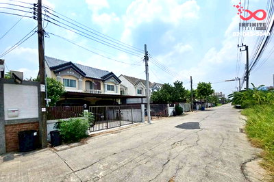 บ้านแฝด ถนนรัชดา-รามอินทรา : ขายบ้านแฝด เดอะปาร์ค แอท แฟชั่น รามอินทรา - เสรีไทย 2 ชั้น 43 ตรว. ใกล้รถไฟฟ้าสายสีชมพู
