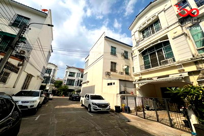 ทาวน์โฮม ถนนนาคนิวาส : ขายทาวน์โฮม 3.5ชั้น บ้านกลางเมือง ลาดพร้าว 71 นาคนิวาส 11 ใกล้ MRT ลาดพร้าว 