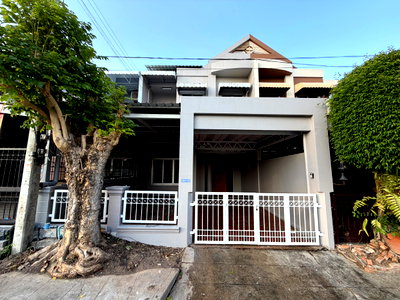 Townhouses for rent Chiang Mai : Townhouse for rent! At World club land village, Near Merriton britt  School 
