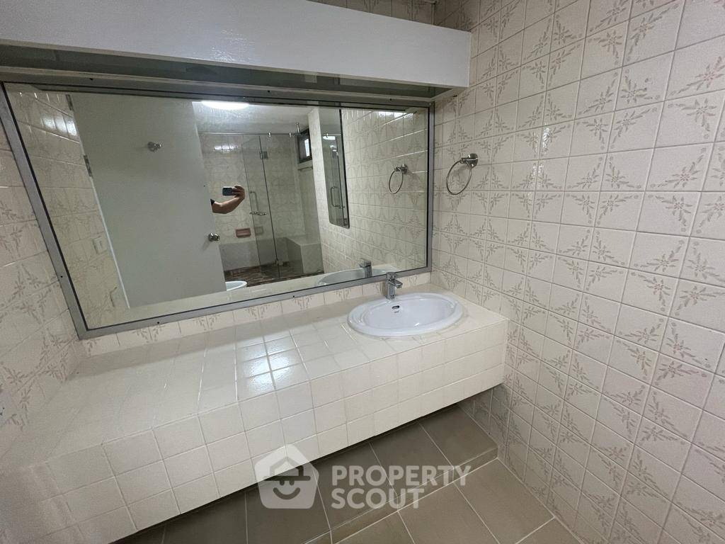รูป คอนโด 4 ห้องนอน ขนาด 380 ตร.ม. ให้เช่า Regency Court ใกล้ BTS พร้อมพงษ์ (ID 2875398) - รูปที่ 18/26