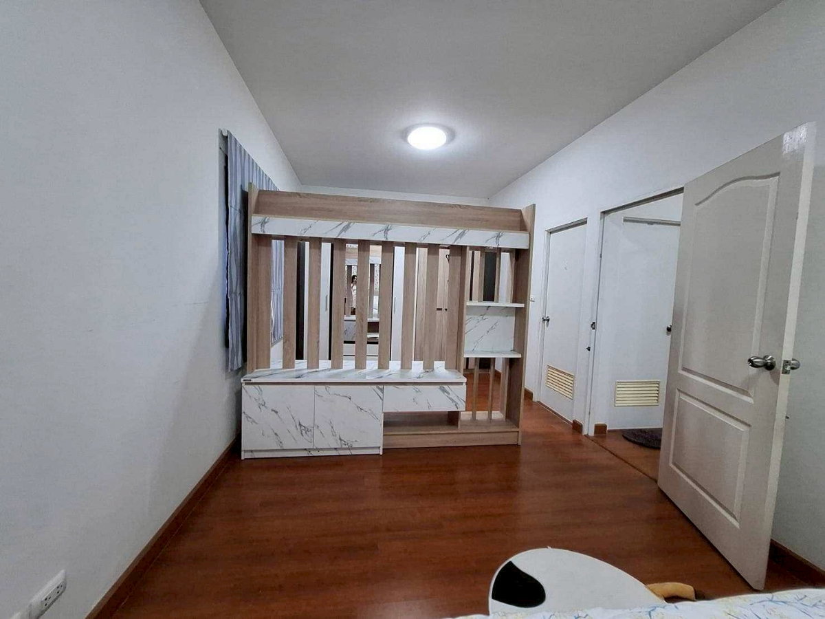รูป ขายบ้านแฝด สไตล์บ้านเดี่ยว  ใกล้โรงเรียนนานาชาติ ISE บ่อวิน - รูปที่ 8/16