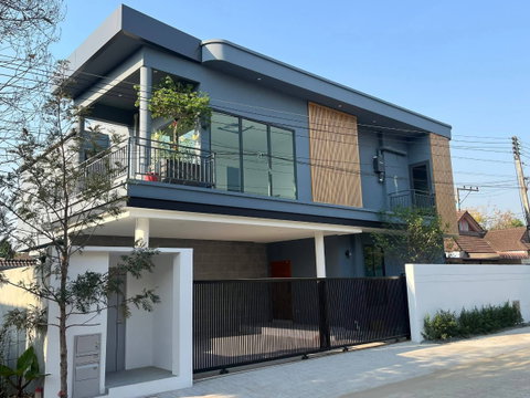 Brand new house for rent in Baan Wang Tan project with swimming pool. Usable area 320 sq.m., 4 Bedrooms, 5 Bathrooms.