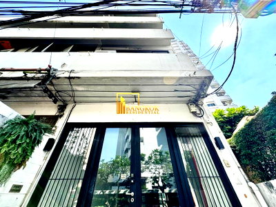 เช่าทาวน์โฮม วัน แบงค็อก   : Charming 3 Bedroom Townhouse For Rent in Sathorn Area - BR49030TH