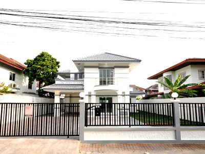 บ้านเดี่ยว ลำลูกกา คลองสอง : ขายราคาพิเศษ บ้านเดี่ยว 2 ชั้น ขนาด 80.3 ตรว. 3นอน 3น้ำ ม.อู่ทองเพลส2 บ้านหลังใหญ่ ถนนเมน ฟังชั่นดีเยี่ยม พร้อมเฟอร์ [เปียร์​นนท์-ลำลูกกา]