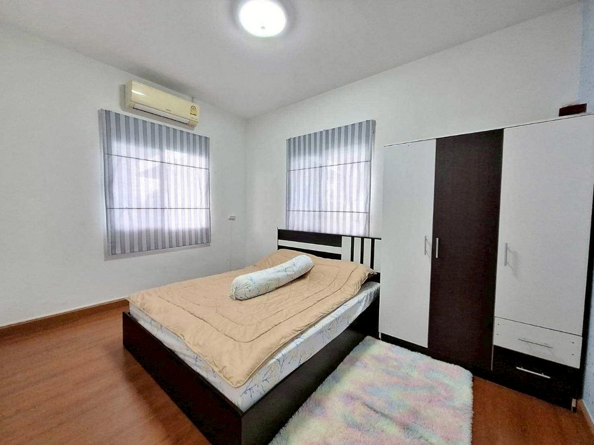 รูป ขายบ้านแฝด สไตล์บ้านเดี่ยว  ใกล้โรงเรียนนานาชาติ ISE บ่อวิน - รูปที่ 12/16