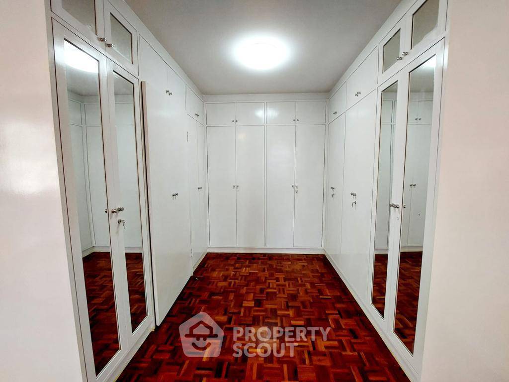 รูป คอนโด 4 ห้องนอน ขนาด 380 ตร.ม. ให้เช่า Regency Court ใกล้ BTS พร้อมพงษ์ (ID 2875398) - รูปที่ 20/26