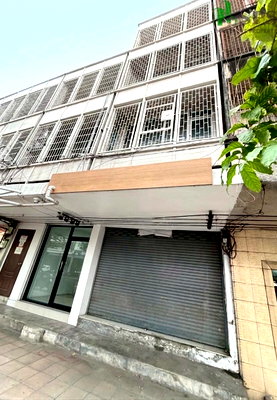 Office for rent : Commercial Building for Rent in a Prime Location on Sukhumvit Road (SPSJP328)