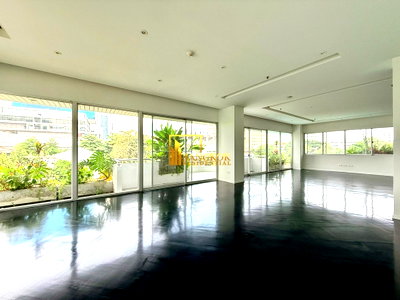 เช่ากิจการ ถนนพระราม 3 : Spacious 4 Bedroom Apartment With Private Terrace in Sathorn - BR21266AP