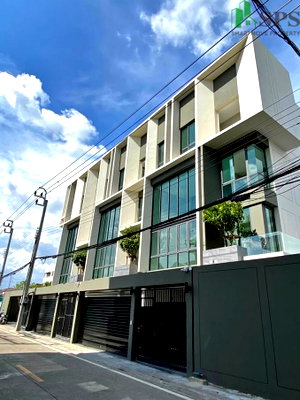 โฮมออฟฟิศ ถนนศรีนครินทร์ : ขายโฮมออฟฟิศ Myst อ่อนนุช-ศรีนครินทร์ ใกล้รถไฟฟ้า สถานีศรีนุช (SPSSR215)