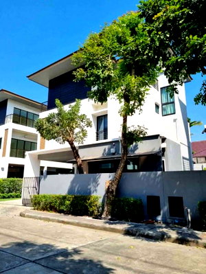 เช่าบ้านเดี่ยว เซ็นทรัล พลาซ่า บางนา : ให้ เช่า บ้านเดี่ยว บ้านลุมพินี​ สวนหลวง​ ร.9 54 ตรว.​​ 310 ตรม.​ 3 นอน​ 5 น้ำ​ 3 ชั้น