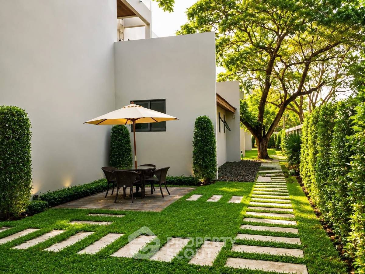 รูป บ้าน 3 ห้องนอน ขายพร้อมเลี้ยงสัตว์ The Royal Golf & Country Club ใกล้สนามบินสุวรรณภูมิ (ID 2885146) - รูปที่ 2/12