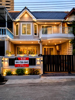 บ้านเดี่ยว ถนนสุขุมวิท : For Sell at   Sukhumvit 50 House