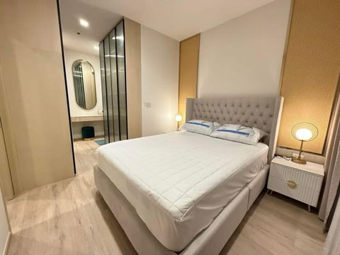 S47 Condo for rent: NOBLE STATE 39. Beautifully decorated, fully furnished with appliances, ready to move in. Great location.