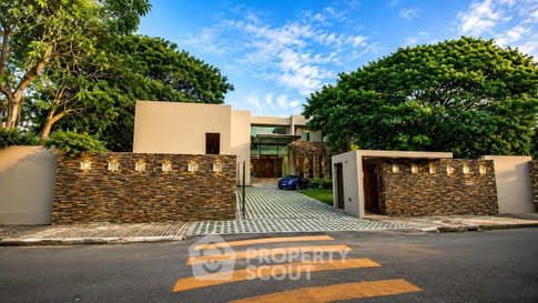 บ้าน 3 ห้องนอน ขายพร้อมเลี้ยงสัตว์ The Royal Golf & Country Club ใกล้สนามบินสุวรรณภูมิ (ID 2885146)
