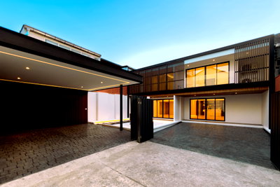 Twin houses for sale : R192 🏡 Premium twin houses with a single-house feel | Minimal Modern, near BTS On Nut (approximately 500 meters).