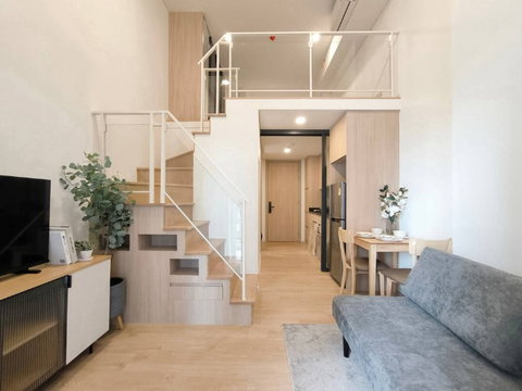🏢 𝐒𝐢𝐚𝐦𝐞𝐬𝐞 𝐑𝐚𝐦𝐚 𝟗
𝐑𝐞𝐧𝐭: 📍 Location: Near MRT Rama 9
🏢 Floor
Size: 37.5 SQ.M.
🛏️ Duplex 1 Bedroom |