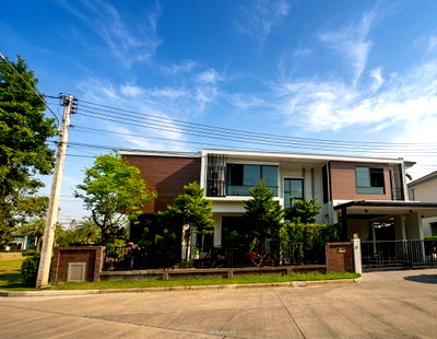 บ้านเดี่ยวให้เช่า : ขาย ให้เช่าบ้านเดี่ยวหลังมุม THE GRAND พระราม 2 วิวสวน-ทะเลสาบ Built-in ทั้งหลัง พร้อมเข้าอยู่