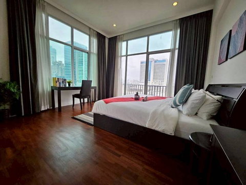 LTH15413 – Luxury Penthouse for Rent Sathorn | Exclusive City Lifestyle | Near BTS Surasak | 160,000 THB