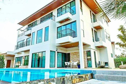 4ปีมีครั้ง สนามกอล์ฟ กรุงเทพกรีฑา 800ม. คฤหาสน์ 3ชั้น Pool Villa เฟอร์ครบ 6นอน 6 น้ำ ม.นานาชาติแสตมฟอร์ด 250ม. 200ตร.วา. 650ตร.ม. พระราม 9