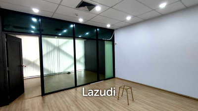 Office for rent Srinakharinwirot University Prasanmit Campus : Partially Fitted Office Space for rent in Asoke