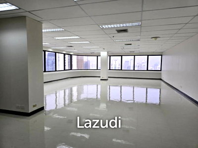 Office for rent Srinakharinwirot University Prasanmit Campus : Spacious Office in Ocean Tower 2 Bangkok