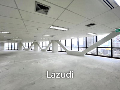 Office for rent : Premium Office for Rent in Silom – Bangrak   Elevate your business with a high-floor office on the 19th floor, offering stunning panoramic city views Only 5 minutes to the expressway – easy access across Bangkok