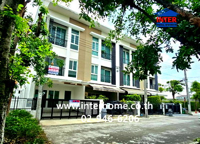 Townhouses for sale : Townhouse for sale, 3 storeys, Baan Klang Muang Rama 9–Motorway project, located in Soi 9.