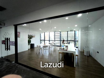 Office for rent Srinakharinwirot University Prasanmit Campus : Modern Office with Panoramic Views in Khlong Toei