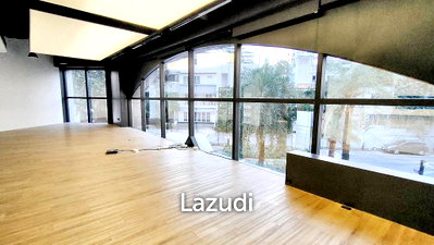 Office for rent Srinakharinwirot University Prasanmit Campus : Office space for rent at MThai Tower