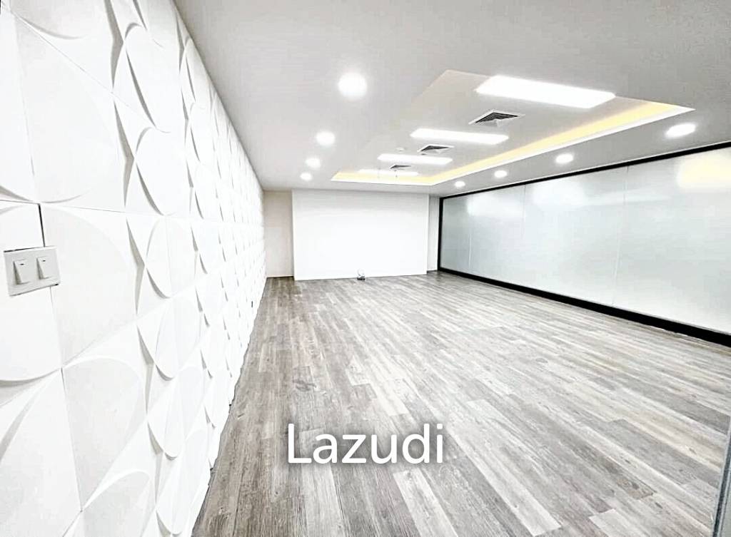 picture Luxurious Office Space in Phayathai Plaza, Bangkok - 3/8