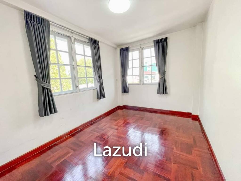 รูป Luxury Home Office for rent in Ramintra (100m. From BTS) - รูปที่ 7/13