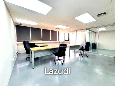 เช่าสำนักงาน MRT สามย่าน : 50 SQ.M Office at Jewellery Center Building