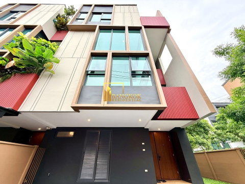 Baan Klang Muang Classe | Modern 3 Bed Townhouse in On Nut - BR49066TH