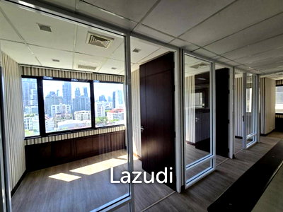 Office for rent Srinakharinwirot University Prasanmit Campus : 258 sqm high floor office for rent in Ocean Tower 2 Khlong Toei Nuea Bangkok