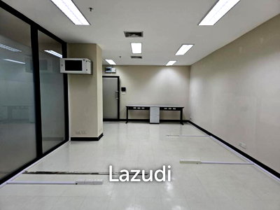 Office for rent Srinakharinwirot University Prasanmit Campus : Spacious Office in Ocean Tower 2 Bangkok