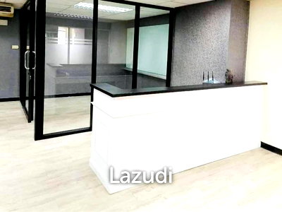 Office for rent Srinakharinwirot University Prasanmit Campus : Office space for rent in Watthana