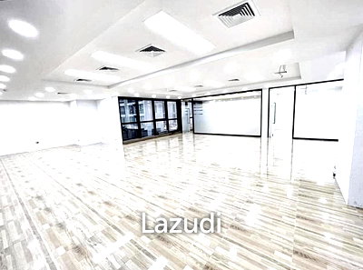 เช่าสำนักงาน BTS อนุสาวรีย์ชัยสมรภูมิ : Luxurious Office Space in Phayathai Plaza, Bangkok