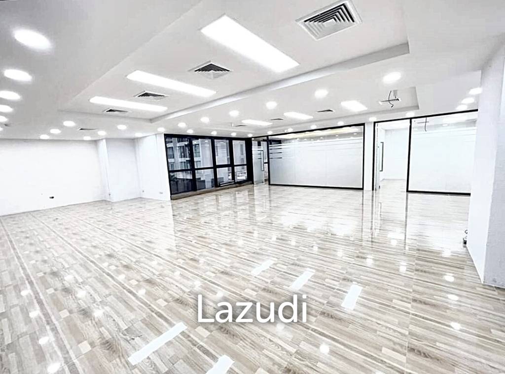 picture Luxurious Office Space in Phayathai Plaza, Bangkok - 1/8