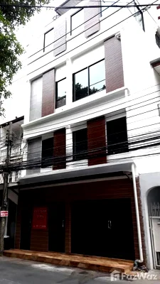 เช่าบ้านเดี่ยว โรงเรียนเซนต์แอนดรูส์อินเตอร์เนชันแนล กรุงเทพ : บ้านเดี่ยวให้เช่า 7 ห้องนอน ใน คลองตันเหนือ, กรุงเทพมหานคร 151404