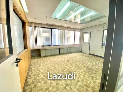 Office for rent DONKI Mall Thonglor   : Fully Furnished Office in Ocean Tower 2 Bangkok