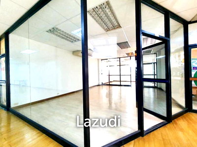 เช่าสำนักงาน MRT สามย่าน : 58 SQ.M Office at Charn Issara Tower 1
