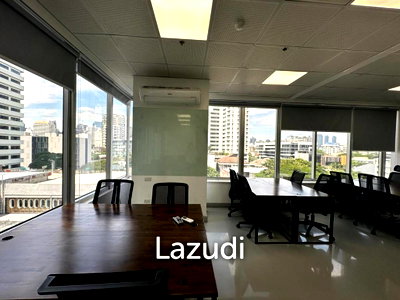 Office for rent Srinakharinwirot University Prasanmit Campus : Luxury Office with City View in Khlong Tan Nuea Bangkok