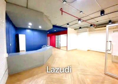 Office for rent Srinakharinwirot University Prasanmit Campus : Luxury Office Space for rent in Watthana