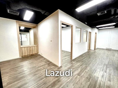 Office for rent Srinakharinwirot University Prasanmit Campus : Office for rent Charn Issara Tower 2