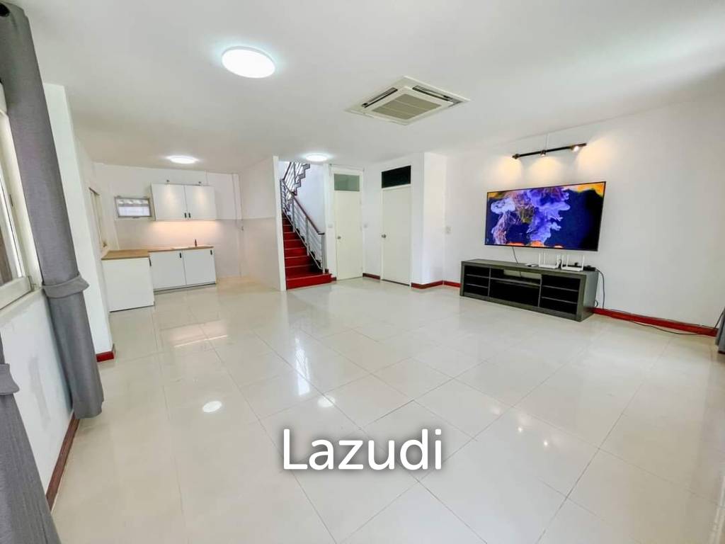 รูป Luxury Home Office for rent in Ramintra (100m. From BTS) - รูปที่ 2/13