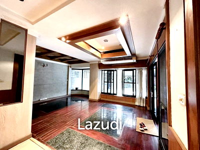 เช่าทาวน์โฮม เจ อเวนิว ทองหล่อ : 6 Bed 6 Bath 500 SQ.M Townhouse in Thonglor