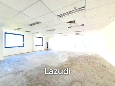 Office for rent Srinakharinwirot University Prasanmit Campus : 229 SQ.M Office for Rent at 208 Bankok Building