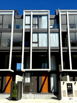 ทาวน์โฮม ซอยแบริ่ง (สุขุมวิท 107) : ทาวน์โฮม 3 ห้องนอน ขายที่ Modern Luxury Townhome ลาซาล สำโรงเหนือ (ID 2903100)