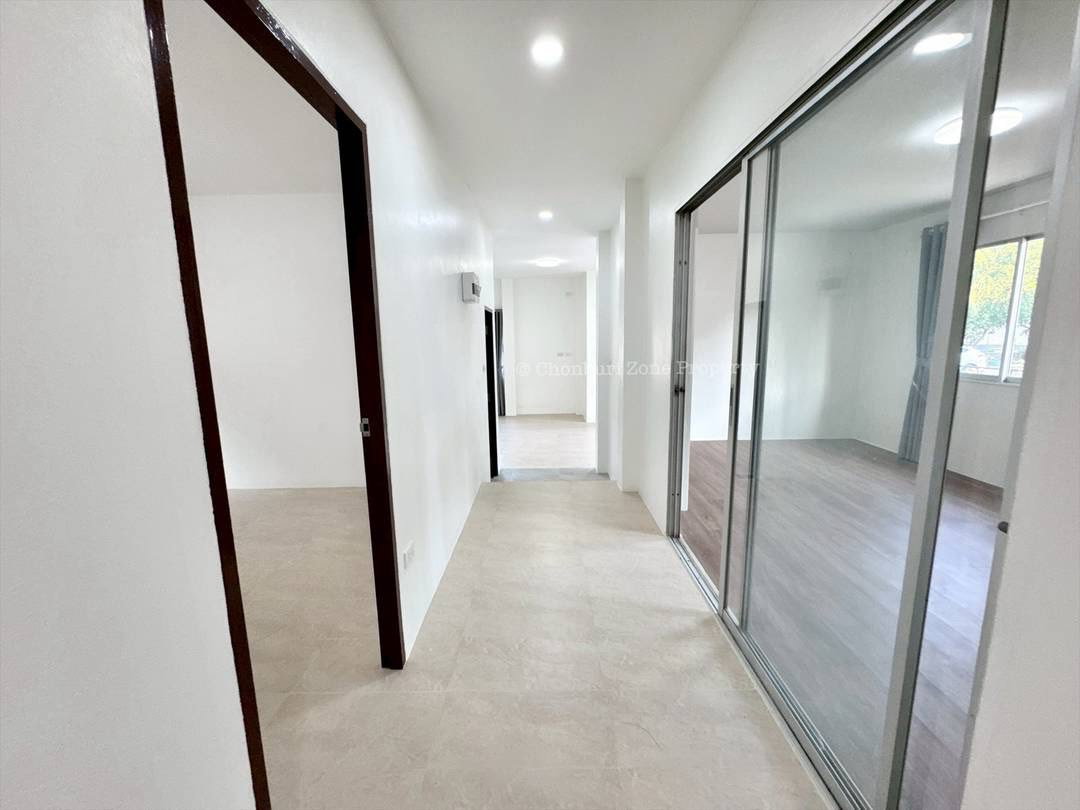 รูป ขายบ้านเดี่ยวหลังใหญ่ หัวมุม รีโนเวทใหม่ เก้ากิโล-เขาน้ำซับ ศรีราชา - รูปที่ 3/19